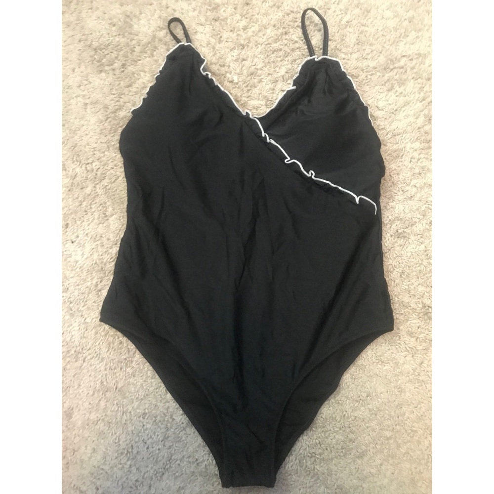 🚨 BRAND NEW, NEVER WARN🚨Black One Piece